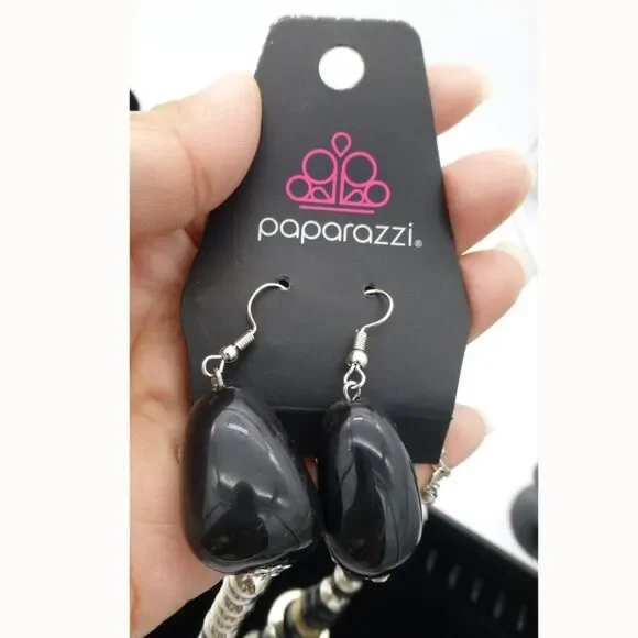 New In Package. Necklace and Earring Set: Black Chunky Necklace and Earrings - Picture 2 of 6